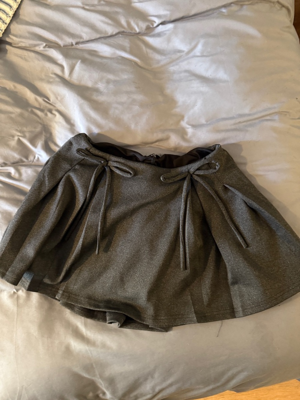 Pleated Tie-Waist Gray Skort
